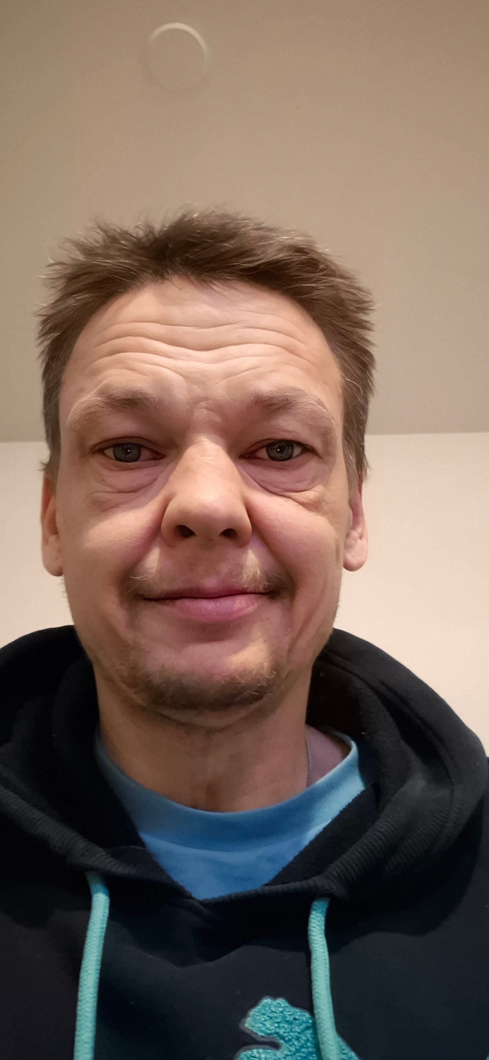 Toni i.